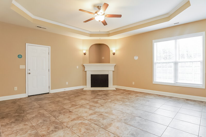 1,775/Mo, 4493 Canterbury St Mount Olive, AL 35117 Living Room View