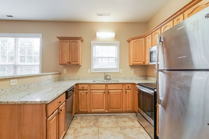 1,775/Mo, 4493 Canterbury St Mount Olive, AL 35117 Kitchen View
