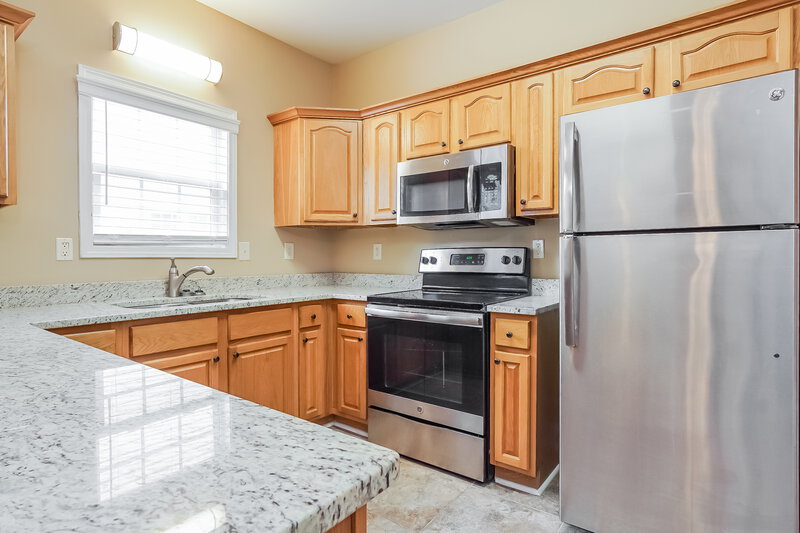 1,775/Mo, 4493 Canterbury St Mount Olive, AL 35117 Kitchen View 3