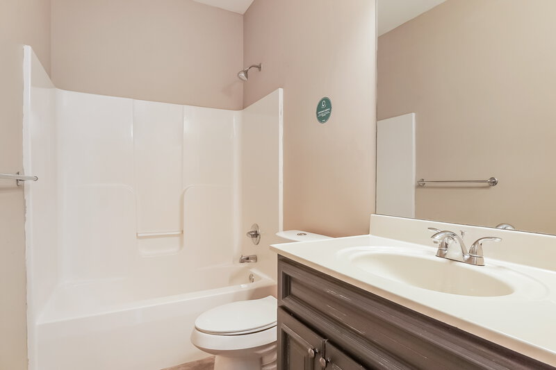 1,775/Mo, 4493 Canterbury St Mount Olive, AL 35117 Bathroom View