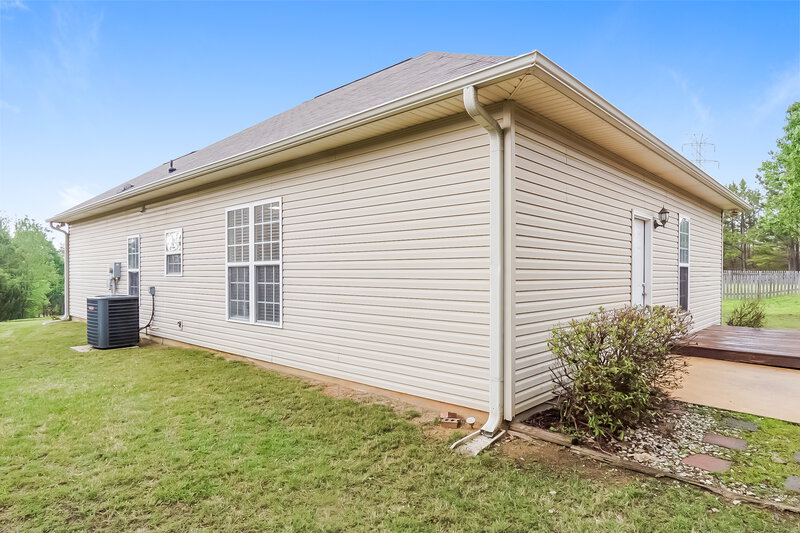 1,775/Mo, 4493 Canterbury St Mount Olive, AL 35117 Rear View