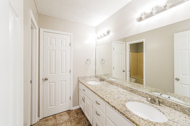 1,515/Mo, 7725 Old Bradford Rd Pinson, AL 35126 Main Bathroom View