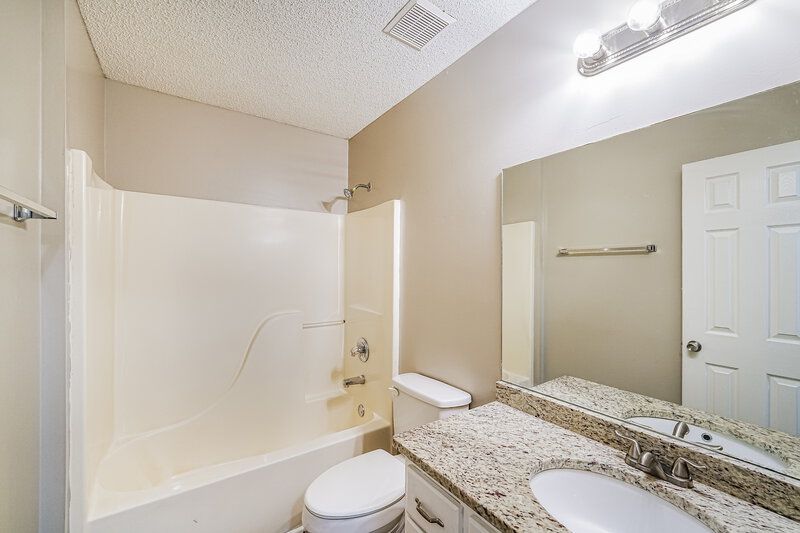 1,515/Mo, 7725 Old Bradford Rd Pinson, AL 35126 Bathroom View