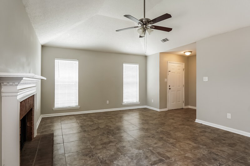 1,850/Mo, 175 Cedar Bend Dr Helena, AL 35080 Living Room View 2