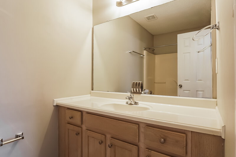 1,850/Mo, 175 Cedar Bend Dr Helena, AL 35080 Main Bathroom View