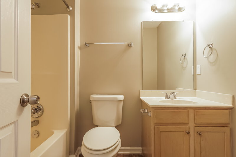 1,850/Mo, 175 Cedar Bend Dr Helena, AL 35080 Bathroom View
