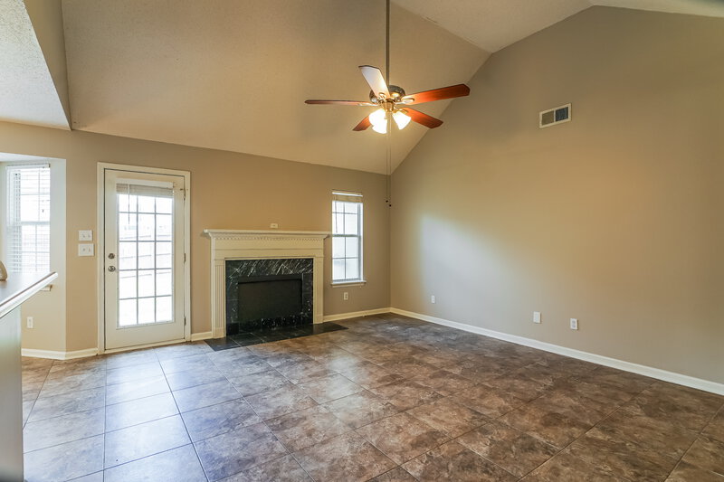 2,070/Mo, 715 Claiborne St Helena, AL 35080 Living Room View