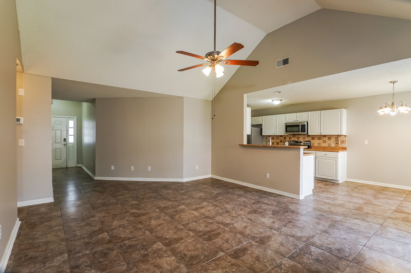 2,070/Mo, 715 Claiborne St Helena, AL 35080 Living Room View 2