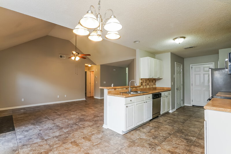 2,070/Mo, 715 Claiborne St Helena, AL 35080 Dining Room View 3