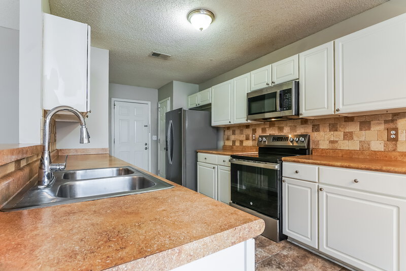 2,070/Mo, 715 Claiborne St Helena, AL 35080 Kitchen View