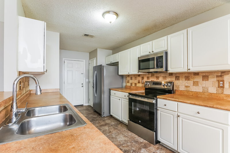 2,070/Mo, 715 Claiborne St Helena, AL 35080 Kitchen View 2