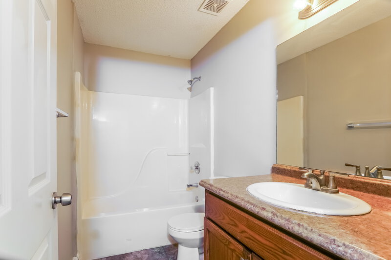 2,070/Mo, 715 Claiborne St Helena, AL 35080 Bathroom View