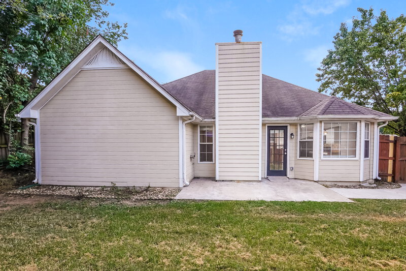 2,070/Mo, 715 Claiborne St Helena, AL 35080 Rear View