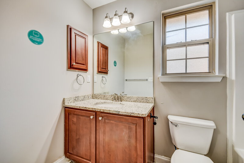 1,680/Mo, 301 Crisfield Circle Alabaster, AL 35007 Bathroom View