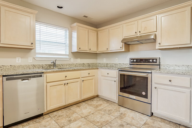 2,105/Mo, 8028 Rockhampton Circle Helena, AL 35080 Kitchen View 2