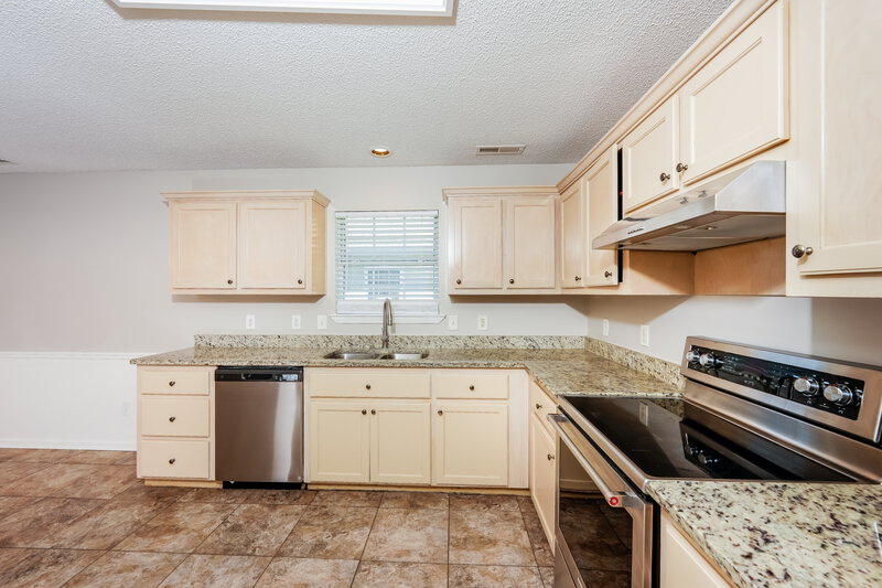 1,805/Mo, 8028 Rockhampton Circle Helena, AL 35080 Kitchen View 2