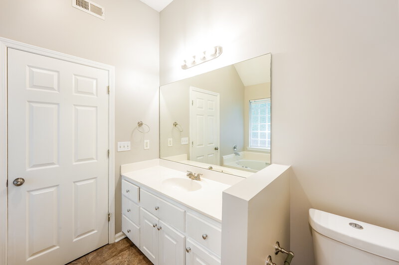 1,805/Mo, 8028 Rockhampton Circle Helena, AL 35080 Main Bathroom View