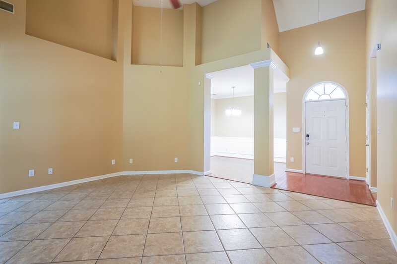 2,800/Mo, 725 Claiborne St Helena, AL 35080 Living Room View