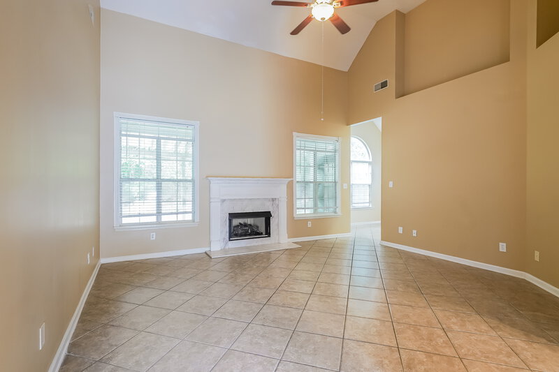 2,800/Mo, 725 Claiborne St Helena, AL 35080 Living Room View 2
