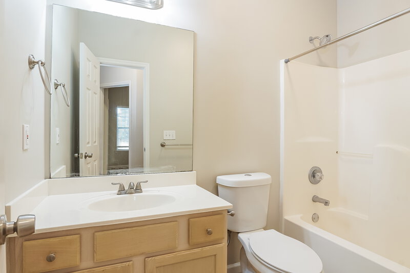 1,840/Mo, 173 St Charles Dr Helena, AL 35080 Bathroom View