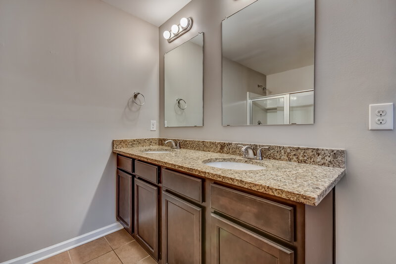 2,780/Mo, 116 Rosegate Dr Calera, AL 35040 Main Bathroom View 2