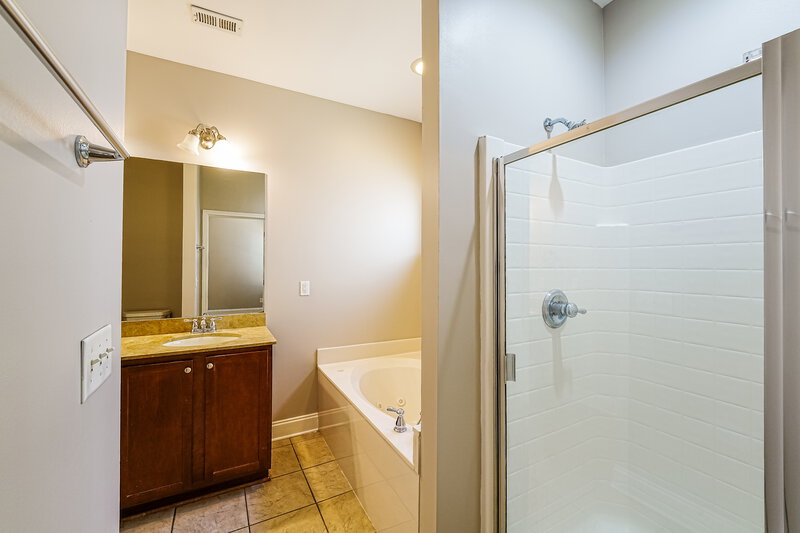2,075/Mo, 1140 Overlook Dr Trussville, AL 35173 Main Bathroom View