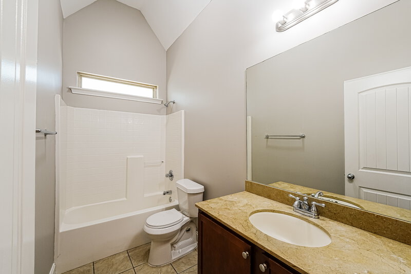 2,075/Mo, 1140 Overlook Dr Trussville, AL 35173 Bathroom View