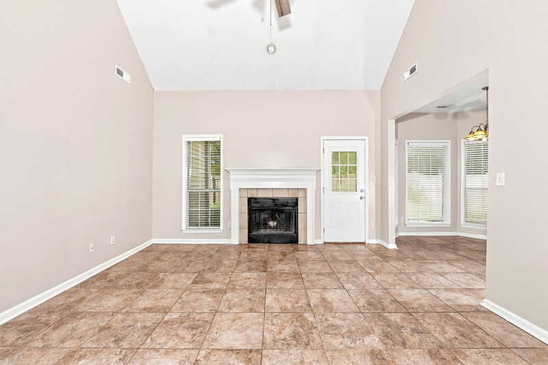 1,990/Mo, 4462 Canterbury St Mount Olive, AL 35117 Living Room View