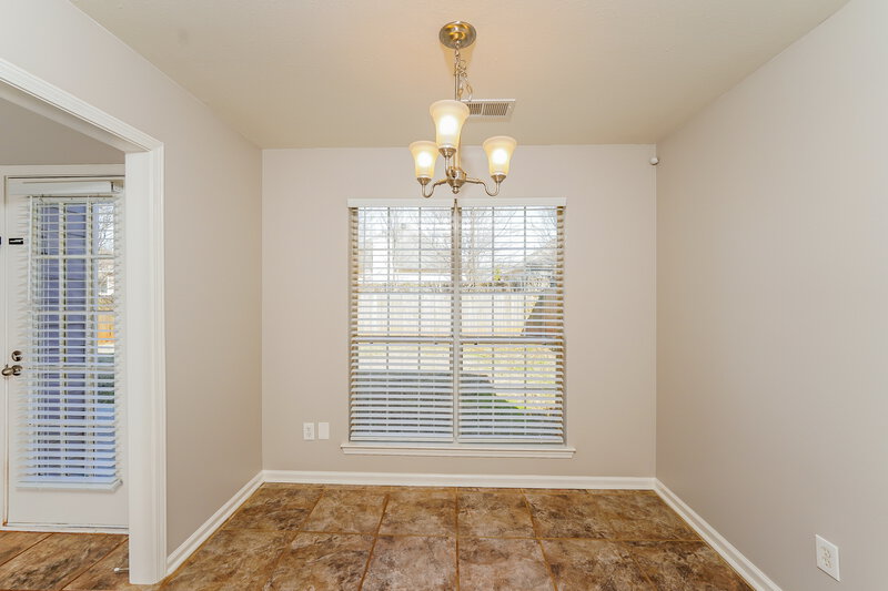 1,600/Mo, 4025 Cambridge Dr Moody, AL 35004 Dining Room View