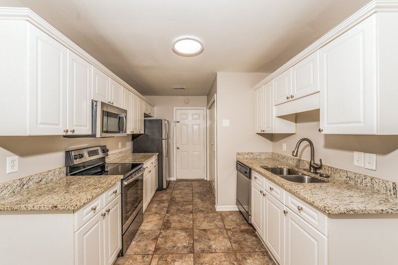 1,600/Mo, 4025 Cambridge Dr Moody, AL 35004 Kitchen View