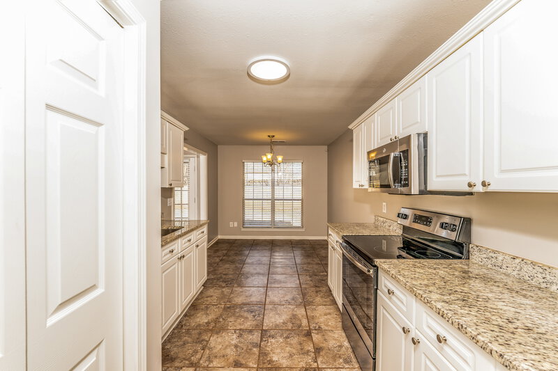 1,600/Mo, 4025 Cambridge Dr Moody, AL 35004 Kitchen View 2