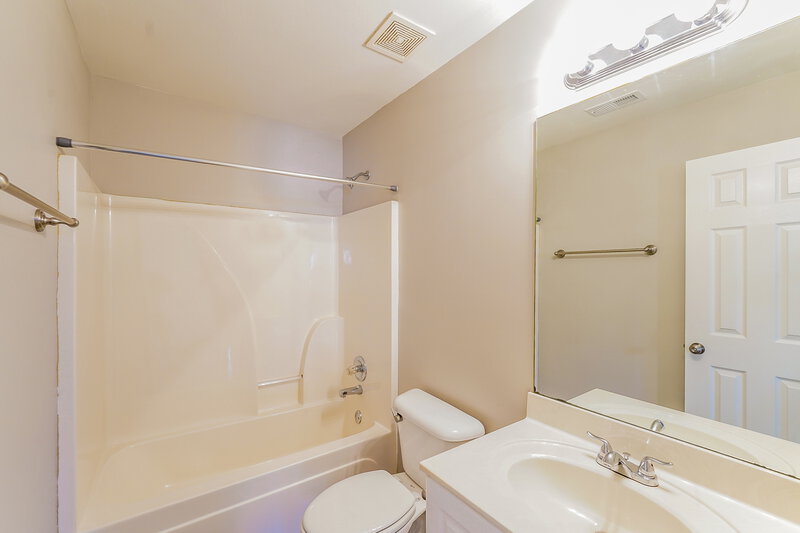 1,600/Mo, 4025 Cambridge Dr Moody, AL 35004 Main Bathroom View