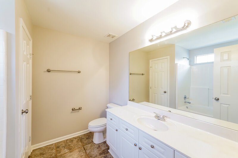 1,600/Mo, 4025 Cambridge Dr Moody, AL 35004 Bathroom View