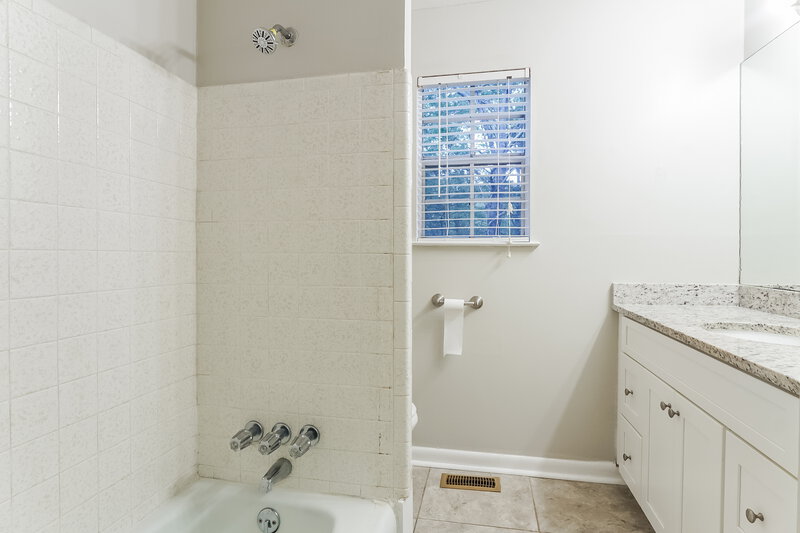 1,455/Mo, 3034 Debra Drive Fultondale, AL 35068 Bathroom View