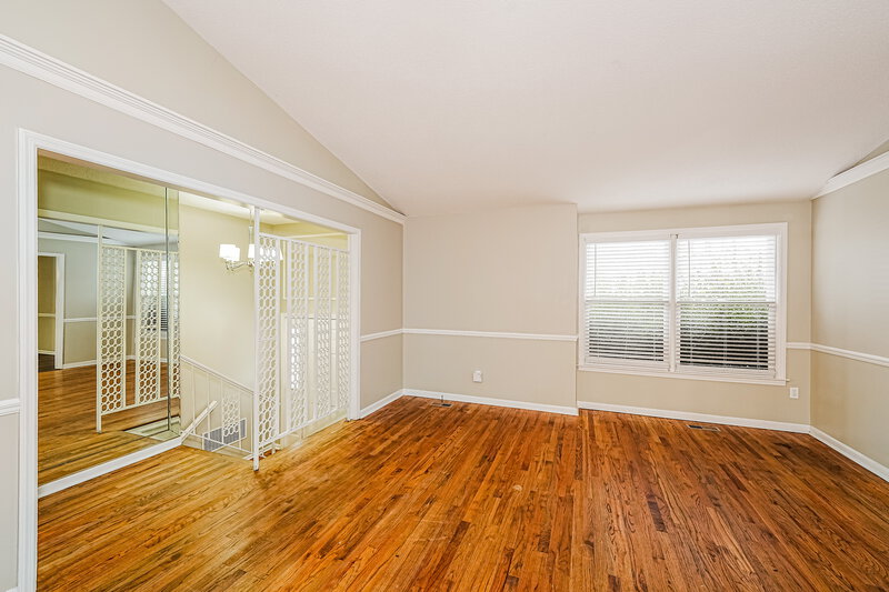 1,590/Mo, 800 Dunwoody Ln NW Birmingham, AL 35215 Living Room View 2