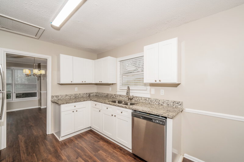 1,590/Mo, 800 Dunwoody Ln NW Birmingham, AL 35215 Kitchen View