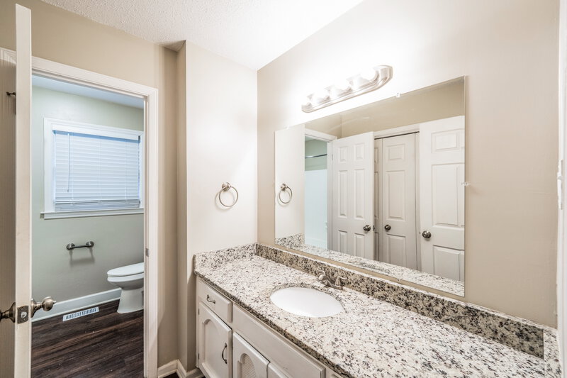 1,590/Mo, 800 Dunwoody Ln NW Birmingham, AL 35215 Bathroom View