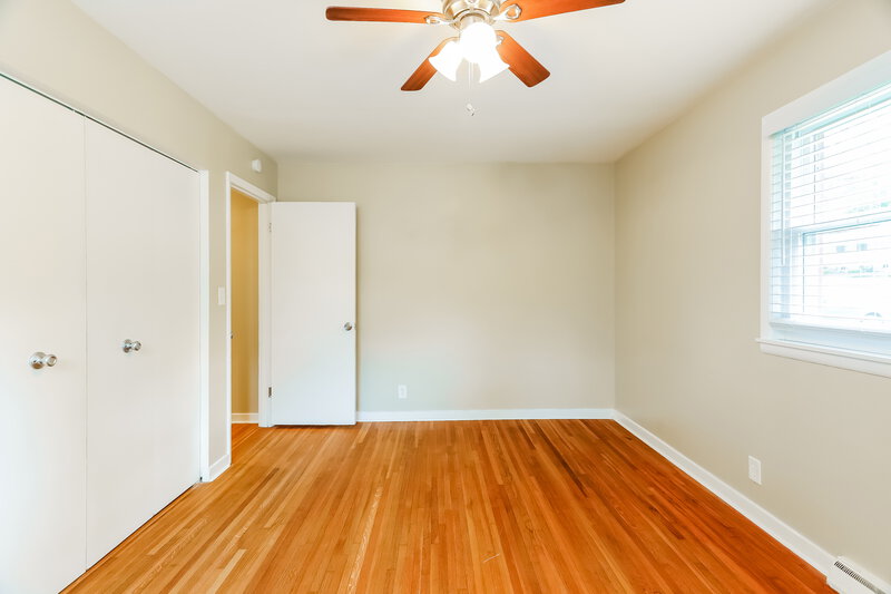 2,010/Mo, 1108 Sherwood Forest Dr Birmingham, AL 35235 Main Bedroom View 2