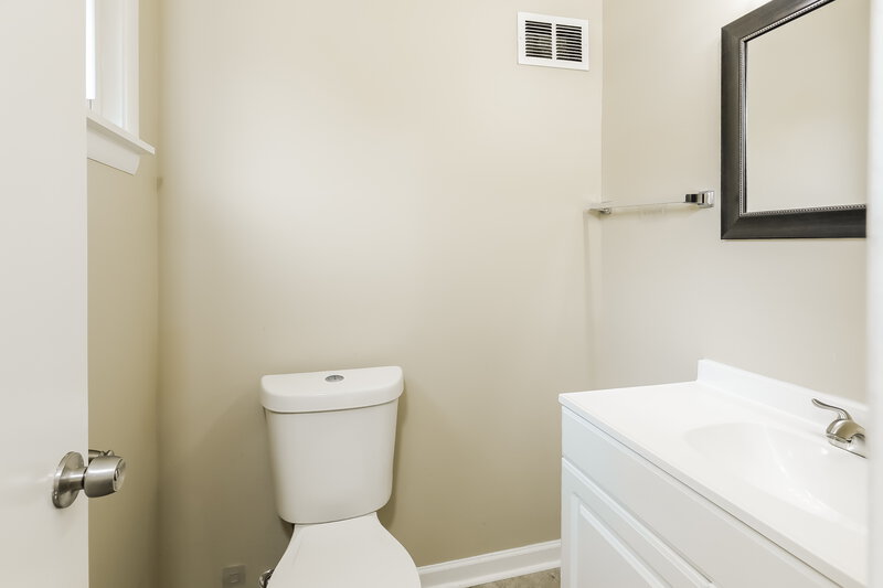 2,010/Mo, 1108 Sherwood Forest Dr Birmingham, AL 35235 Main Bathroom View