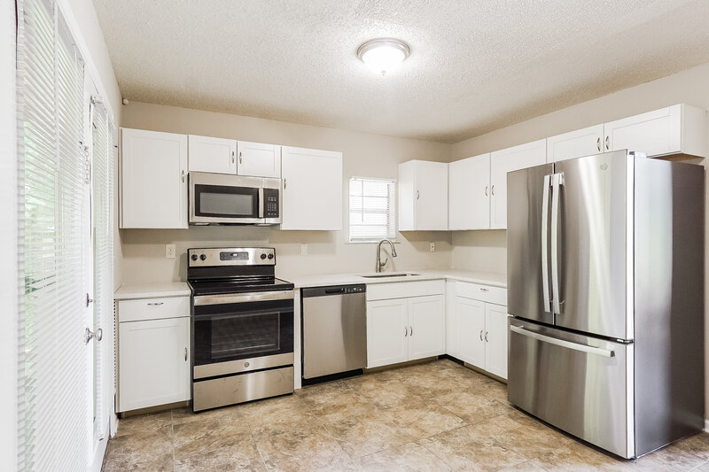 1,540/Mo, 3248 Larrabee Ln Bessemer, AL 35023 Kitchen View 2