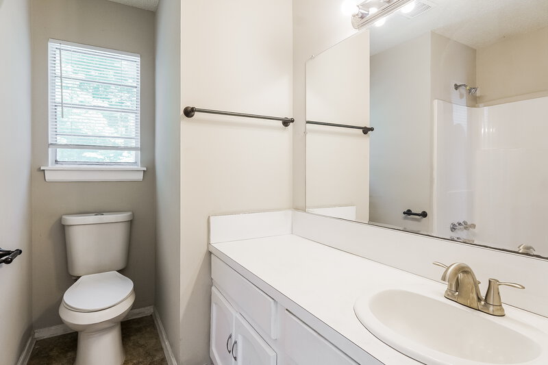 1,540/Mo, 3248 Larrabee Ln Bessemer, AL 35023 Bathroom View