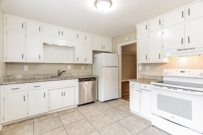 1,570/Mo, 2115 Sun Circle Fultondale, AL 35068 Kitchen View