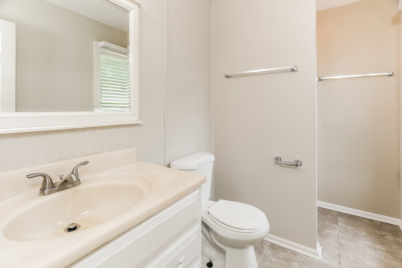 1,570/Mo, 2115 Sun Circle Fultondale, AL 35068 Main Bathroom View