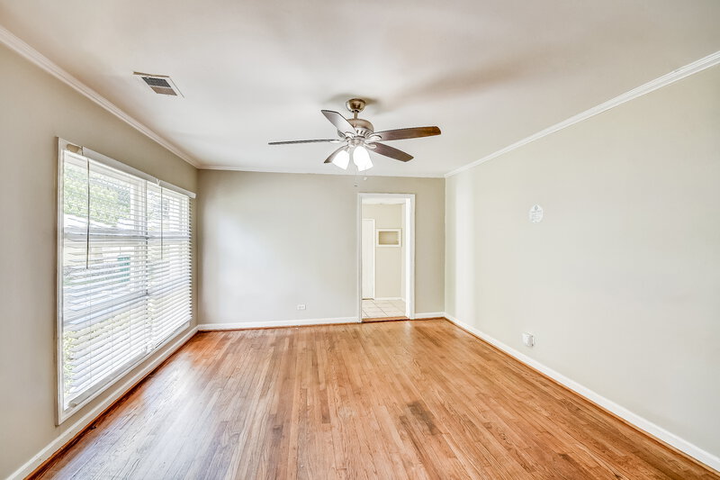 1,300/Mo, 937 9th Ave Pleasant Grove, AL 35127 Living Room View