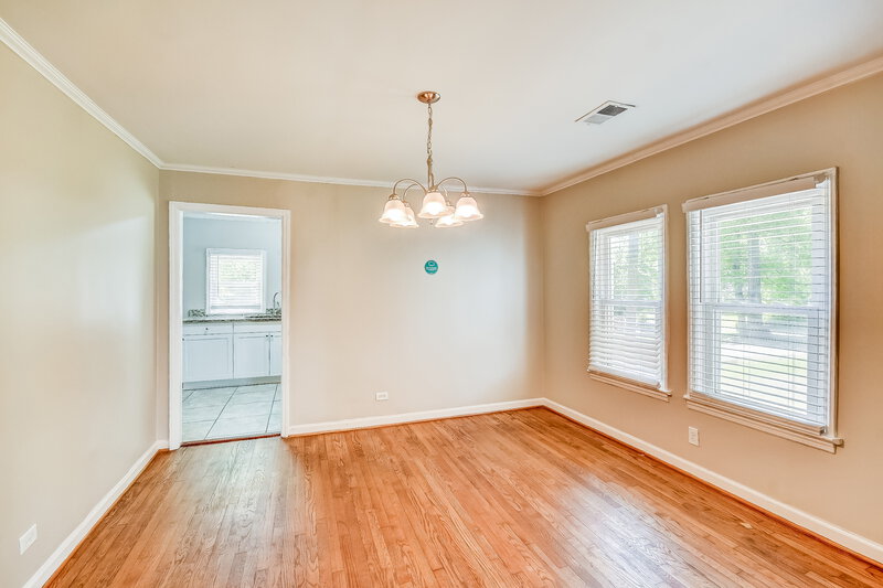 1,300/Mo, 937 9th Ave Pleasant Grove, AL 35127 Dining Room View