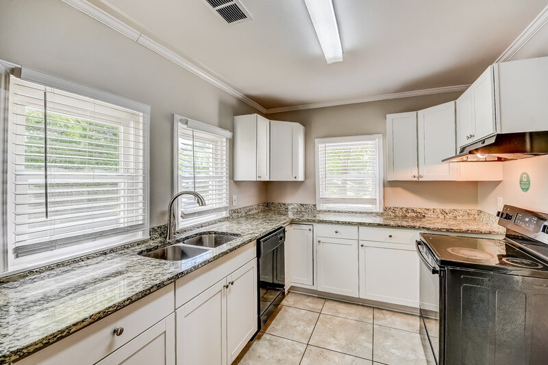 1,300/Mo, 937 9th Ave Pleasant Grove, AL 35127 Kitchen View