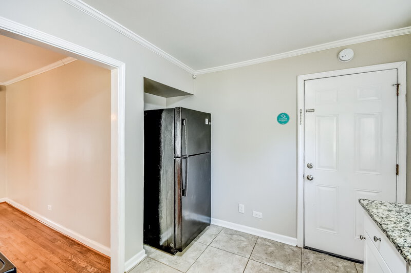 1,300/Mo, 937 9th Ave Pleasant Grove, AL 35127 Kitchen View 2