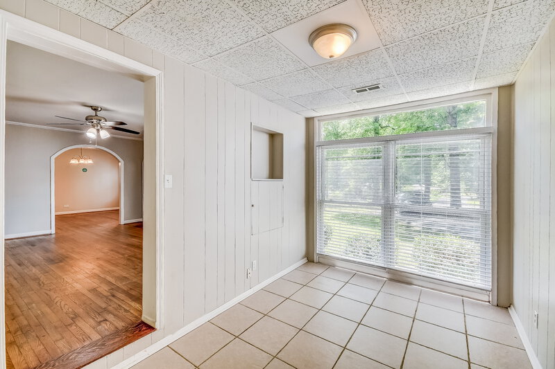 1,300/Mo, 937 9th Ave Pleasant Grove, AL 35127 Office View