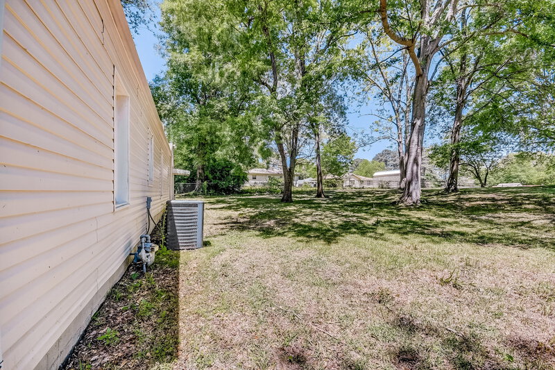 1,300/Mo, 937 9th Ave Pleasant Grove, AL 35127 Rear View