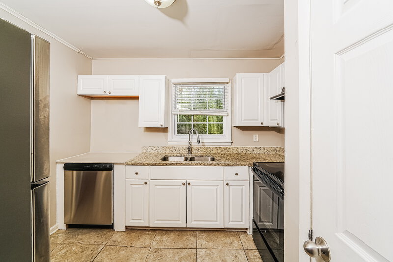1,565/Mo, 809 Hagwood Rd Birmingham, AL 35235 Kitchen View 2